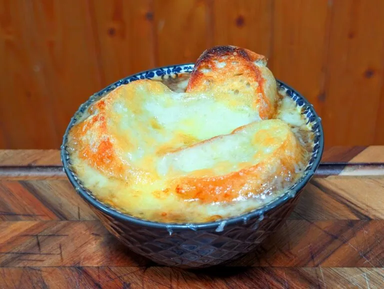 French Onion Soup [Soupe à l'oignon française] Black