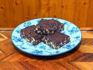 Nut and Dark Chocolate Fudge [Fudge aux noix et au chocolat noir]